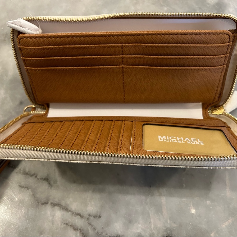 Michael Kors Large Continental Wallet - Picture 7 of 7